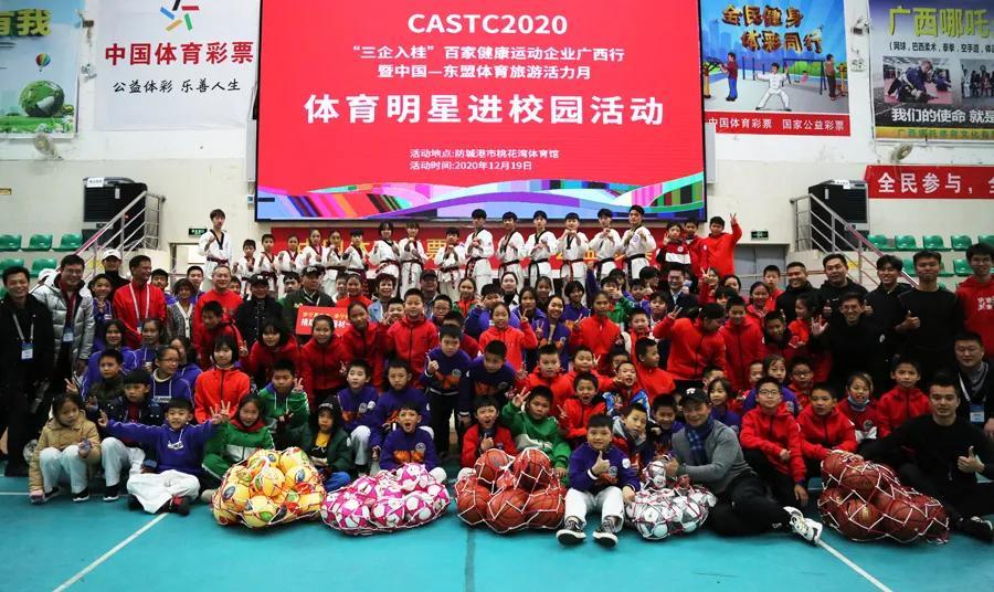 羽毛球最新消息2025，挥拍间的温情与陪伴时光